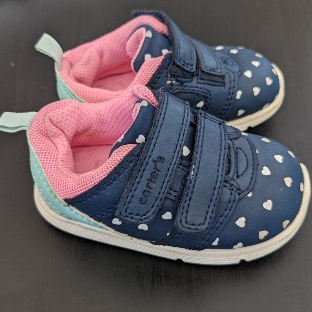 Navy blue heart print velcro runners
